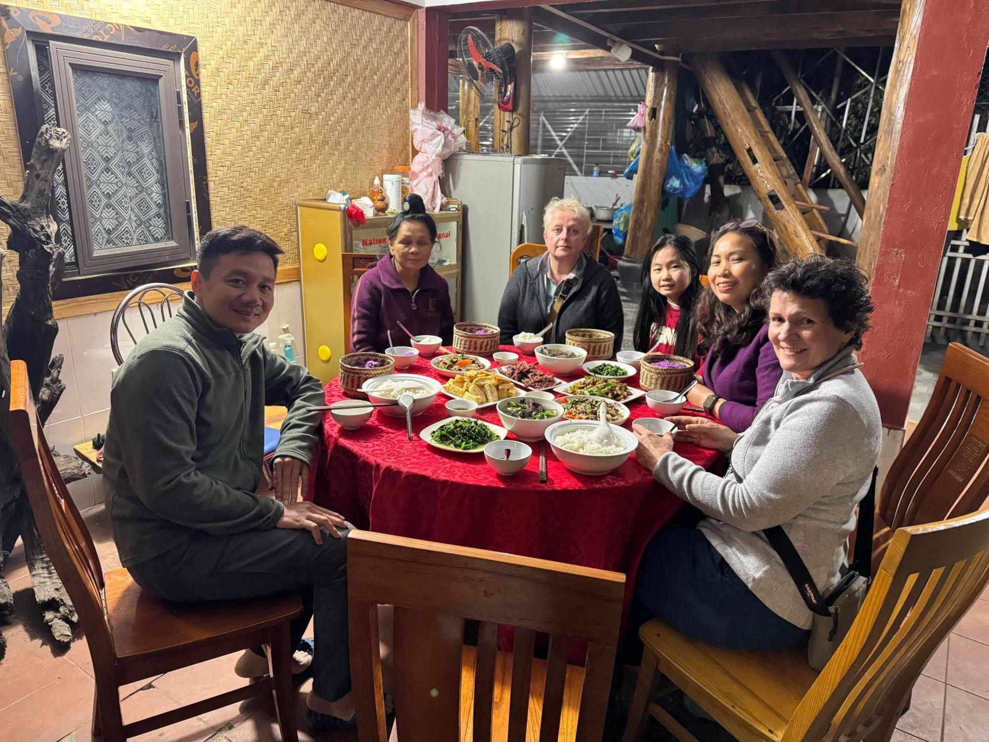 Minh Ngoc Homestay Dien Bien Phu Ban Hin Lom Eksteriør billede